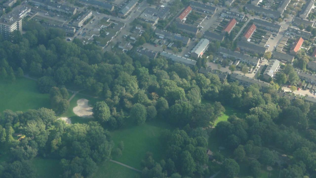 B&B Aan Het Park 에인트호번 외부 사진
